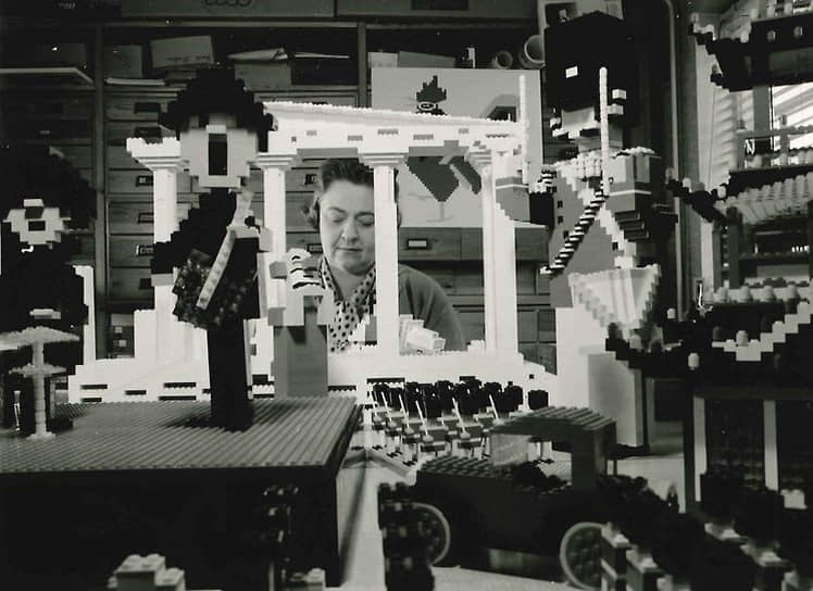 В 1970-х компания расширялась и запускала новые линейки, в том числе для детей дошкольного возраста, в ее штате работали несколько тысяч человек 