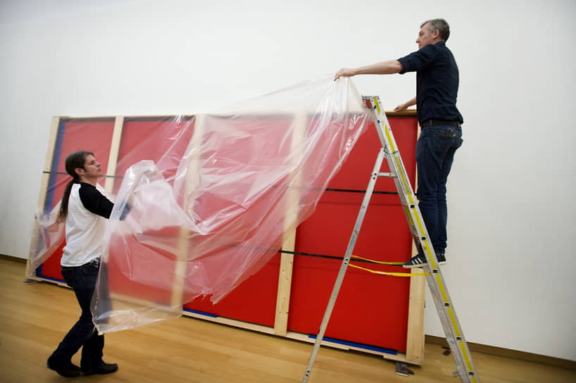 В 1986 году Герард Бладерен разрезал ножом картину Барнетта Ньюмана «Кто боится красного, желтого и голубого III». Реставрация полотна заняла пять лет и обошлась в $450 тыс.