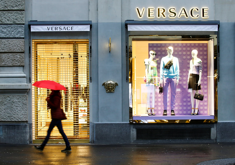 Магазин Versace на торговой улице Банхофштрассе в Цюрихе