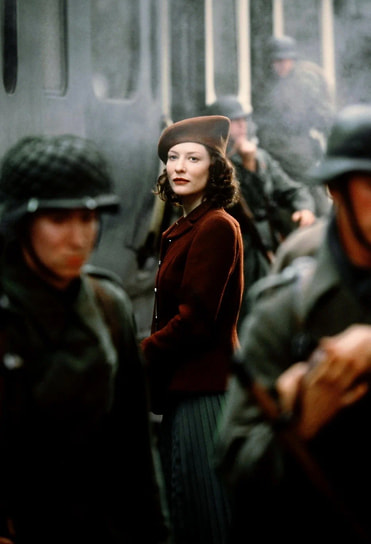 Кадр из фильма «Шарлотта Грей», режиссер Джиллиан Армстронг, 2001