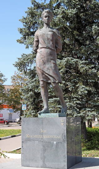 Памятник Зое Космодемьянской в Рузе