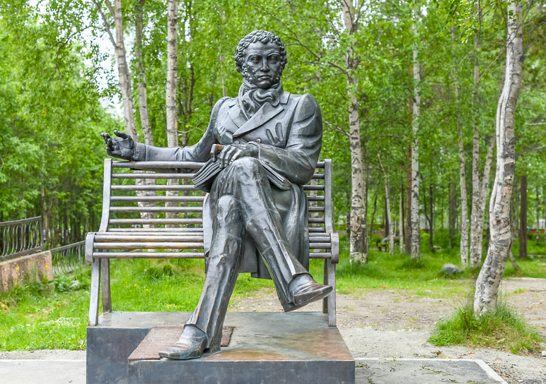 Памятник Александру Сергеевичу Пушкину в Апатитах