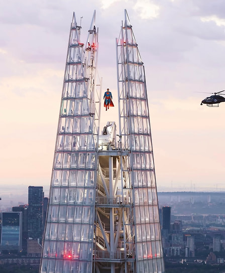 Супермен на вершине небоскреба The Shard 