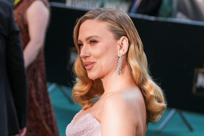 Скарлетт Йоханссон на мировой премьере фильма «Мир Юрского периода: Возрождение» в Лондоне, 2025