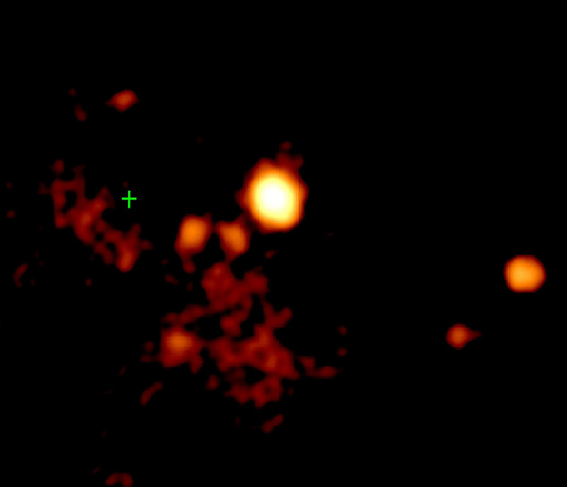 Черная дыра вблизи центра галактики M82, обнаруженная обсерваторией «Чандра» в 2000 году. Масса черной дыры — по меньшей мере 500 солнц