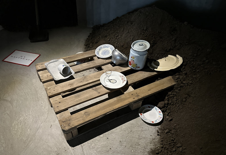 Александра Кузнецова. «Бесполезные земляные работы». Фрагмент экспозиции II Чувашской биеннале современного искусства, июль 2025