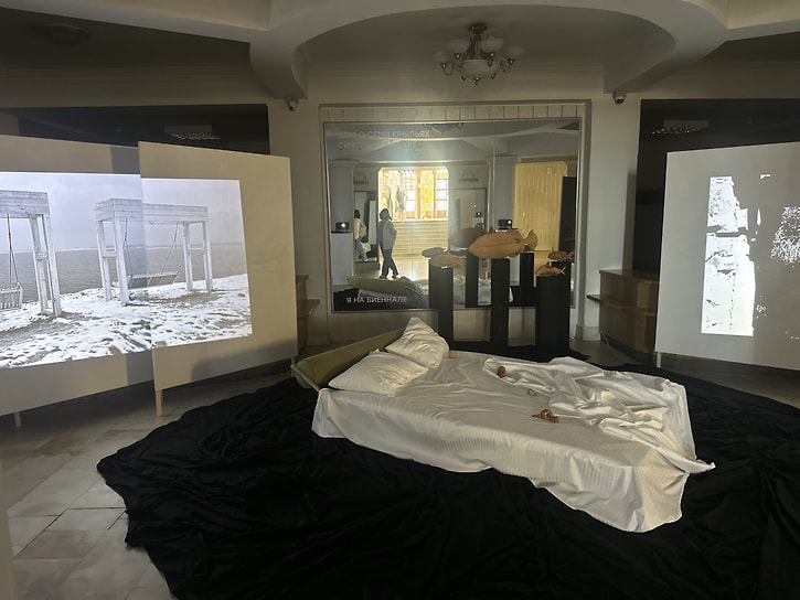 Владимир и Алена Бамбурины. «Вариации тетрагональности памяти». Фрагмент экспозиции II Чувашской биеннале современного искусства, июль 2025