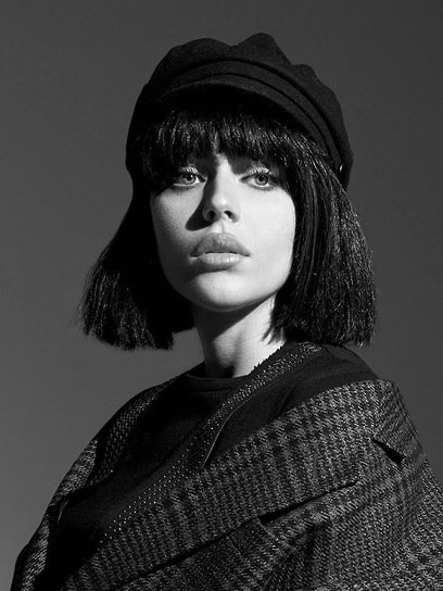 Дарья Блохина — российская актриса, мастер озвучивания, певица и педагог по голосу