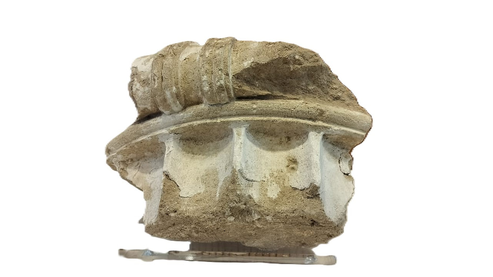 Фрагмент античной колонны из древнего святилища Олимпии 