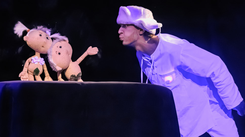 Сцена из спектакля «В начале было…», режиссер Дамир Салимзянов