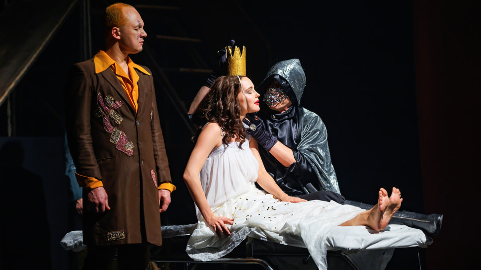 Сцена из спектакля «Мастер и Маргарита», режиссер Сергей Алдонин