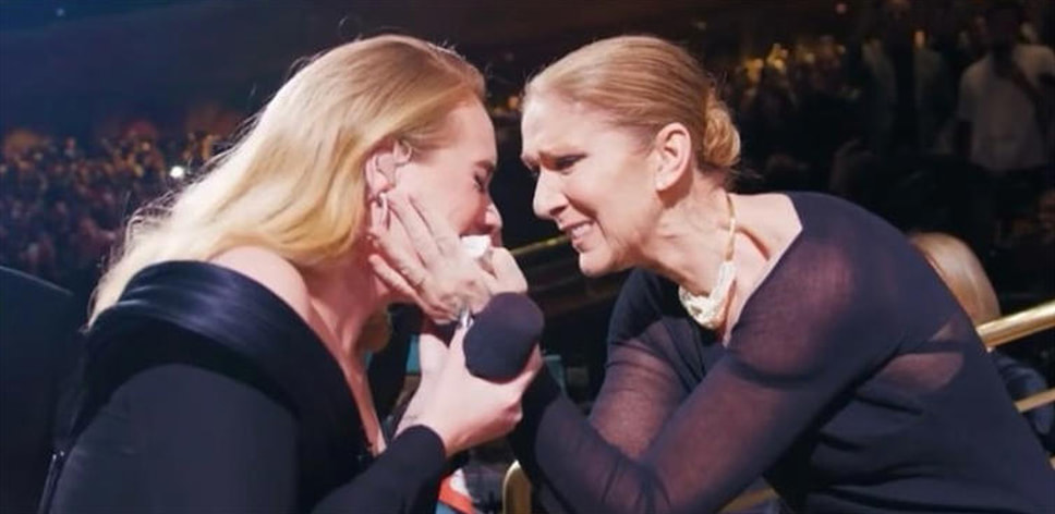 Адель обожает Селин Дион. И та посетила один из концертов в рамках тура Weekends with Adele — интернет облетели кадры, где певицы плачут, обнимая друг друга. Как позже призналась сама Адель, ей было важно увидеть канадскую диву в зале, так как в свое время он был отстроен именно для нее.