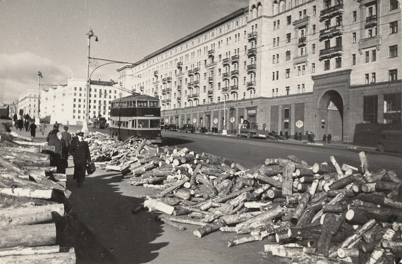 Александр Устинов. «Москва. Улица Горького», 1942