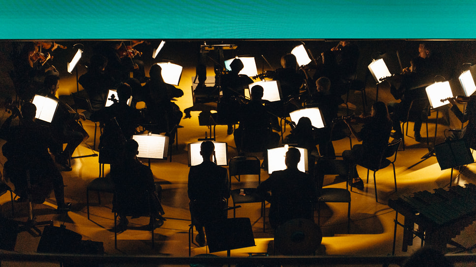 Оркестр OpensoundOrchestra под управлением Станислава Малышева на сцене зала «Зарядье». Фестиваль PERFORMA