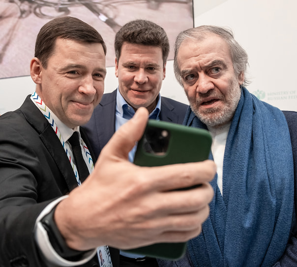 Слева направо: губернатор Свердловской области Евгений Куйвашев, пианист Денис Мацуев и художественный руководитель и гендиректор Мариинского театра Валерий Гергиев на презентации архитектурно-художественной концепции концертного зала Свердловской филармонии, 2019 год