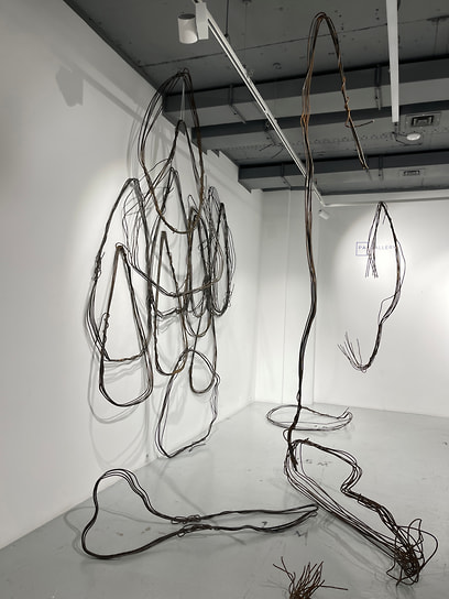 Экспозиция выставки Ани Желудь «Абзац» в PA Gallery в Москве