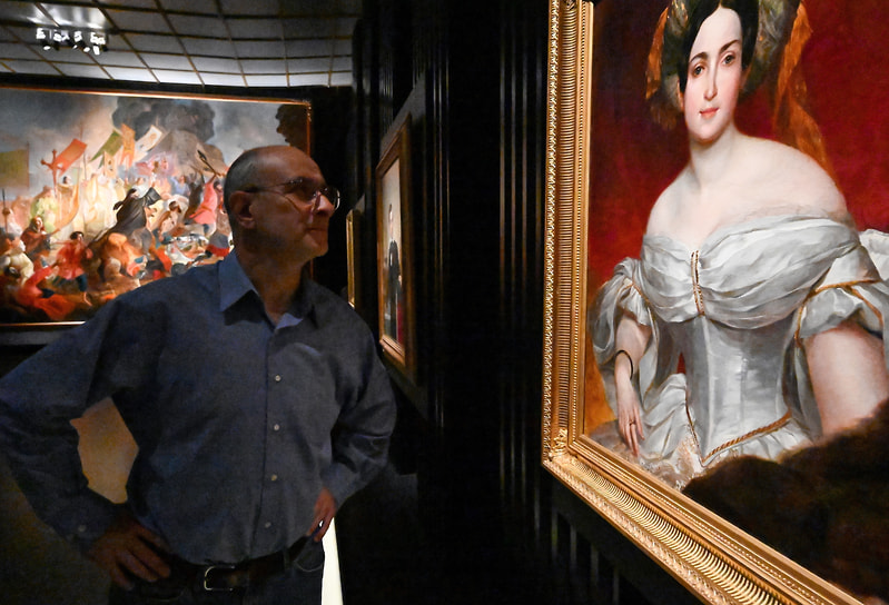 Искусствовед, арт-менеджер Михаил Каменский на церемонии  открытия выставки «Карл Брюллов. Рим — Москва — Петербург» в Новой Третьяковке на Крымском Валу 