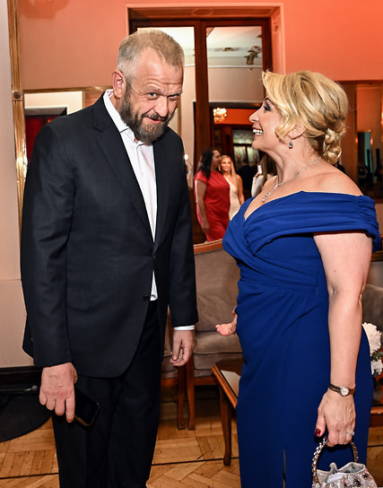 Директор Центра урбанистики экономического факультета МГУ имени М.В.Ломоносова Сергей Капков гендиректор гостиницы «Метрополь» Марина Скокова на юбилейном ужине «Тайны Метрополя»