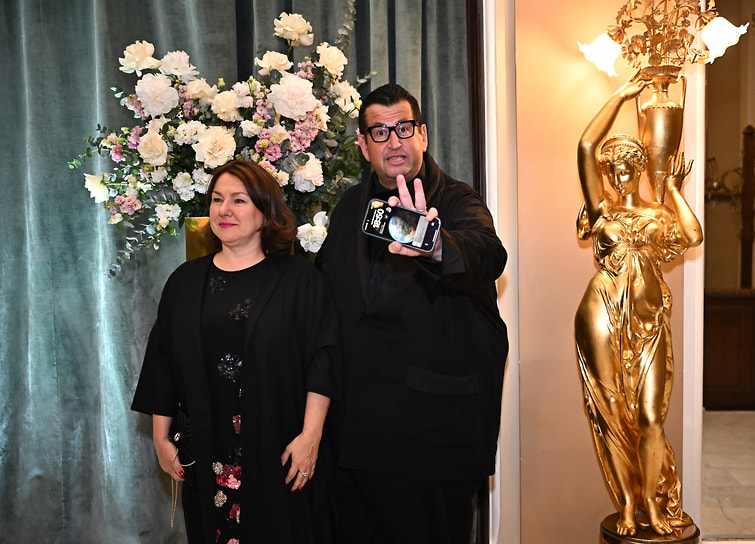 Основатель фонда In Artibus Инна Баженова и предприниматель Ян Яновский на юбилейном ужине «Тайны Метрополя»