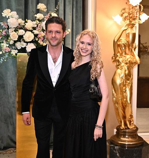 Актер Константин Крюков с дочерью Юлией на юбилейном ужине «Тайны Метрополя», посвященном 120-летию гостиницы «Метрополь»