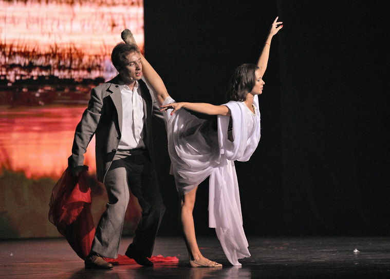 Актер Игорь Неведров и гимнастка Екатерина Селезнева на премьере пластического спектакля «Наваждение» в концертном зале «Москва»