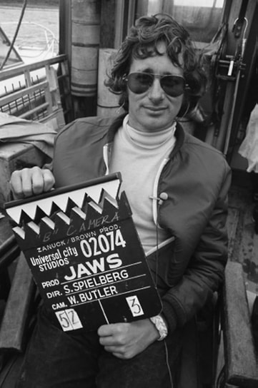 Режиссер Стивен Спилберг на съемках фильма «Челюсти», 1975