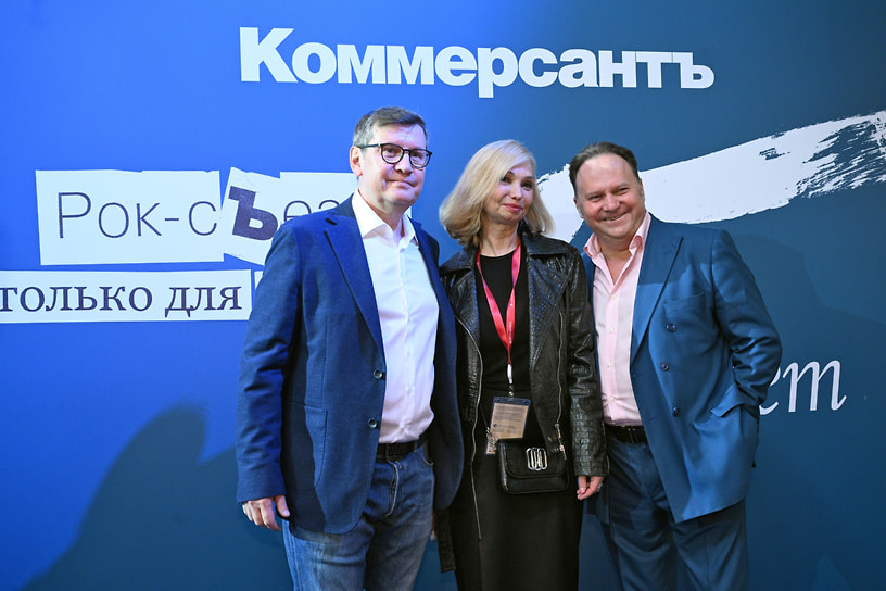 Слева направо: главный редактор «Коммерсант СПб» Андрей Ершов, начальник управления по связям с общественностью и средствами массовой информации «Газпром Межрегионгаз» Лариса Семенова и начальник управления по связям с общественностью Ленинградского областного университета имени А.С. Пушкина Дмитрий Мосин на рок-съезде «Коммерсанта»
