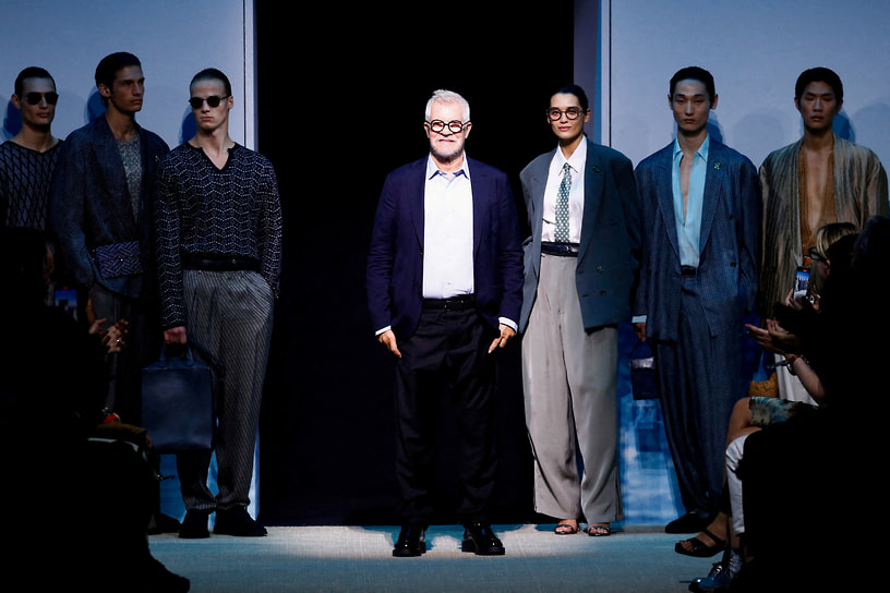 Руководитель отдела дизайна мужской одежды Armani Group Лео Дель&#39;Орко (в центре)