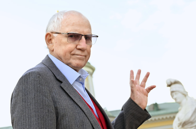 Актер Валерий Баринов