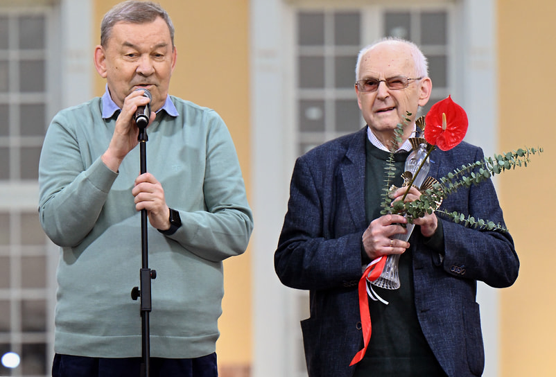 Режиссер Владимир Урин (слева) и руководитель  Российского академического молодежного театра Александр Бородин