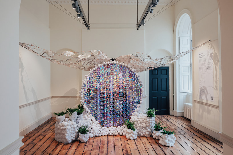 Румынская инсталляция «Art Mirror»
