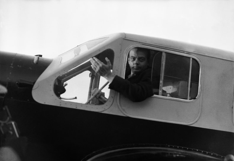 Антуан де Сент-Экзюпери в кабине моноплана Caudron Simoun, 1936