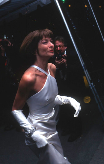 На открытии выставки «Haute couture» в Метрополитен-музее, Нью-Йорк, 1995