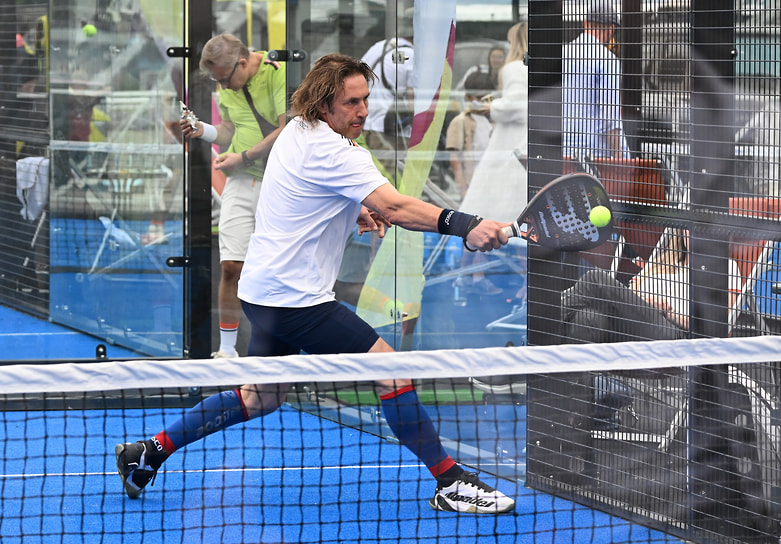 Футболист Александр Мостовой на турнире по паделу Bosco Cup Padel в Лужниках