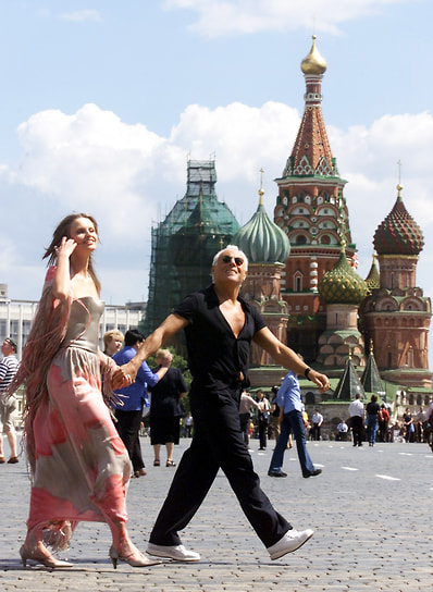 На прогулке по Красной площади в Москве, 2002 год