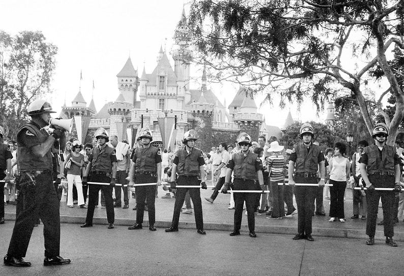 В 1970 году после акции протеста были задержаны 18 представителей движения йиппи