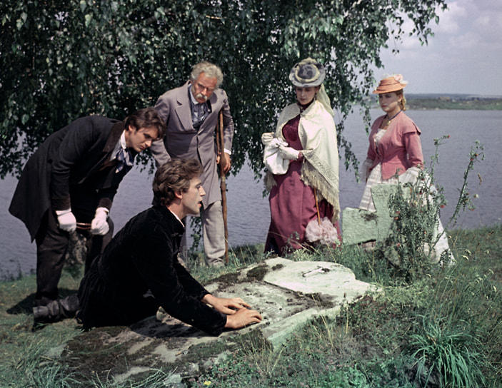 В 1960-х годах известность актеру принесли роли в фильмах «Воскресение» (1960) по роману Льва Толстого, «Слепой музыкант» (1960, на фото), «Коллеги» (1962) по повести Василия Аксенова. После выхода последнего фильма на аргентинском международном кинофестивале в Мар-дель-Плата он был назван «самым популярным актером года»