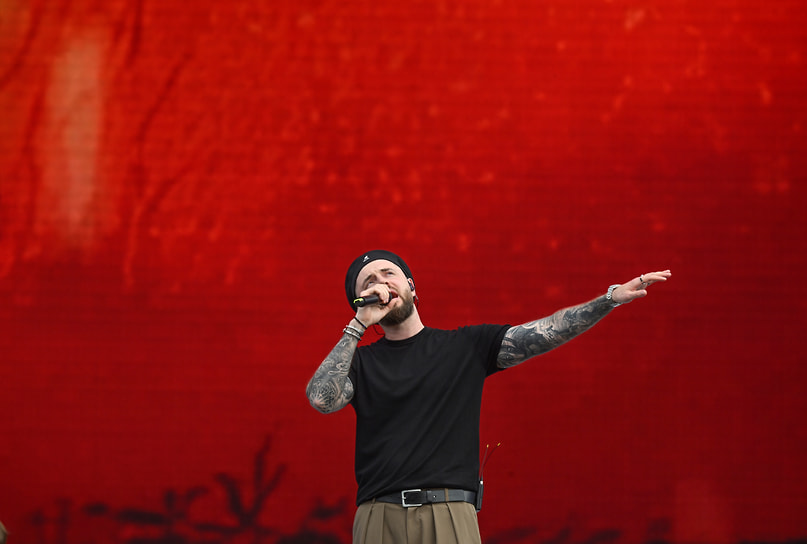 Певец Toni (Антон Гайворонский) на музыкальном фестивале «VK Fest 2025» в Лужниках