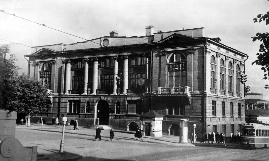 Дом Ивана Бурылина. Особняк построили в 1913 году как свадебный подарок для Ивана Бурылина — сына известного фабриканта и мецената Дмитрия Бурылина