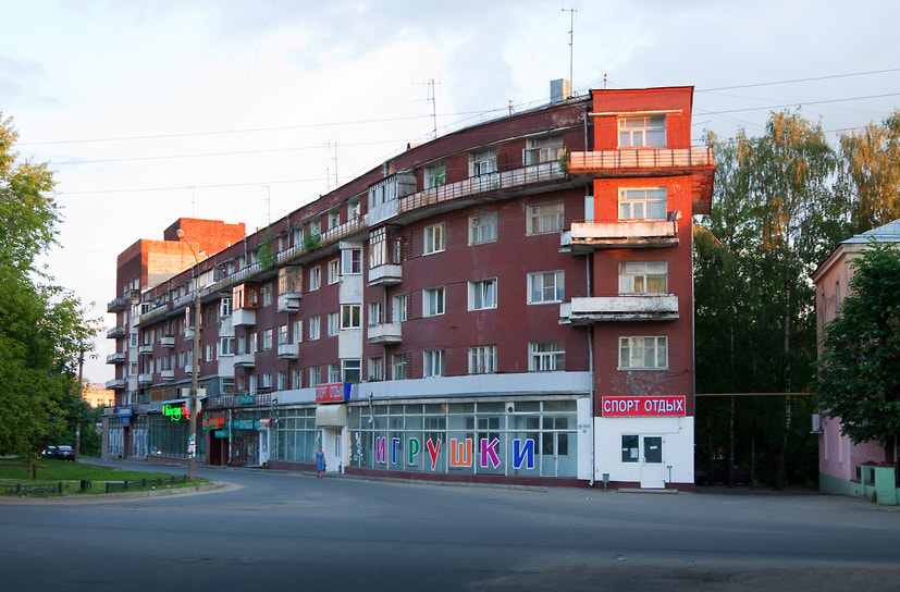 Дом-корабль. Построен в 1929–1930 годах по проекту московского архитектора Даниила Фридмана в стиле советского конструктивизма с элементами символического романтизма