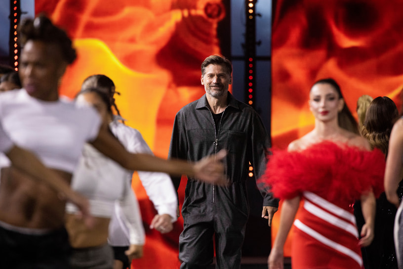 На показе коллекции L&#39;Oreal ready-to-wear весна-лето в Париже, 2023 год