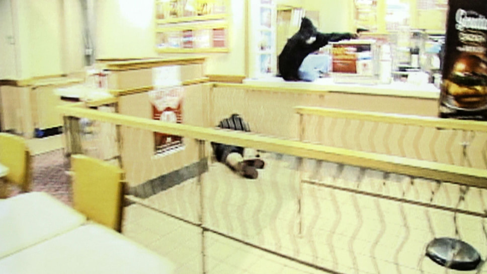 Видео перестрелки в Wendy’s было обнародовано в суде во время рассмотрения иска брата погибшего. Родственник обвинил полицейских в халатности, которая привела к смерти Брайса