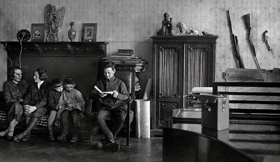 Семья Стругацких, 1932