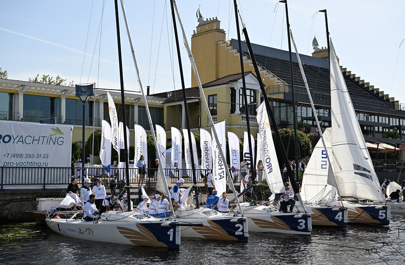 Участники III этапа парусной регаты «Коммерсантъ» 