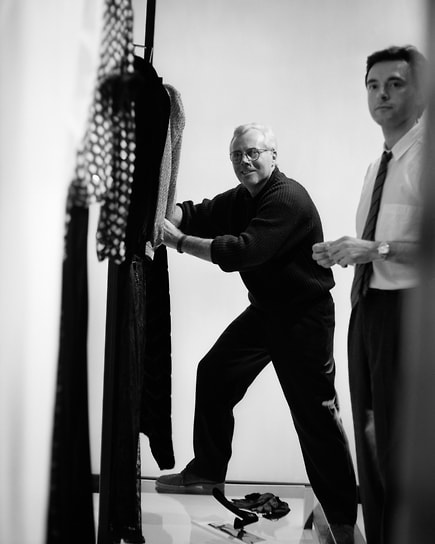 Джорджо Армани за работой в своем магазине на Мэдисон-авеню в Нью-Йорке