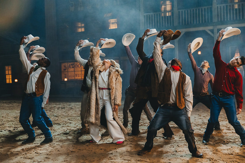 Кадр из сериала «Москва слезам не верит. Все только начинается», режиссеры Ольга Долматовская и Жора Крыжовников, 2025