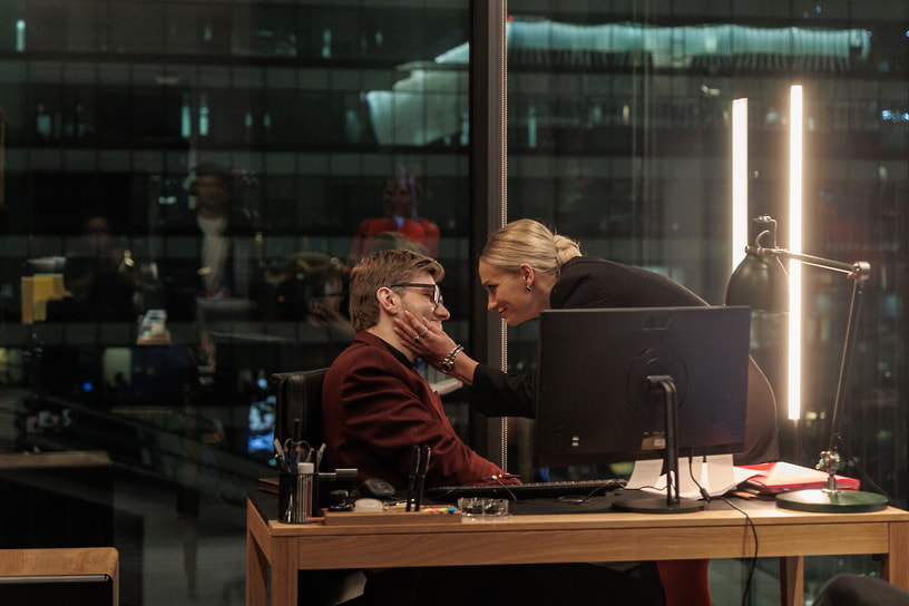 Кадр из сериала «Москва слезам не верит. Все только начинается», режиссеры Ольга Долматовская и Жора Крыжовников, 2025