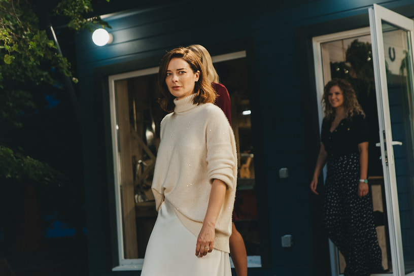 Кадр из сериала «Москва слезам не верит. Все только начинается», режиссеры Ольга Долматовская и Жора Крыжовников, 2025