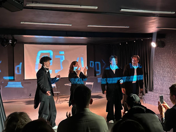 Сцена из спектакля «дИИалог» Театра Труда