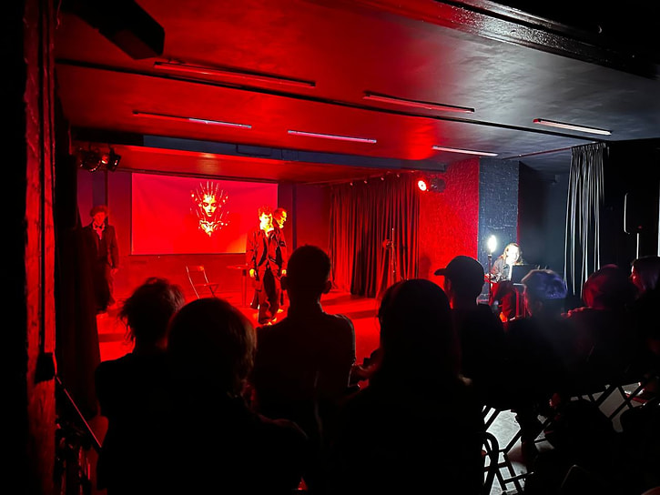 Сцена из спектакля «дИИалог» Театра Труда